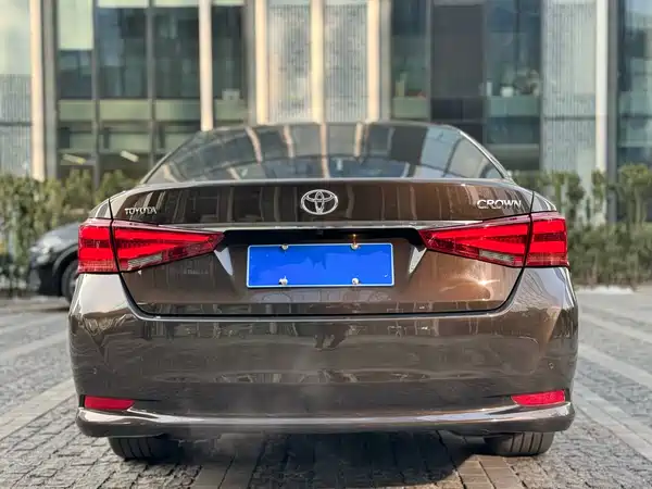 Toyota Crown 2015
