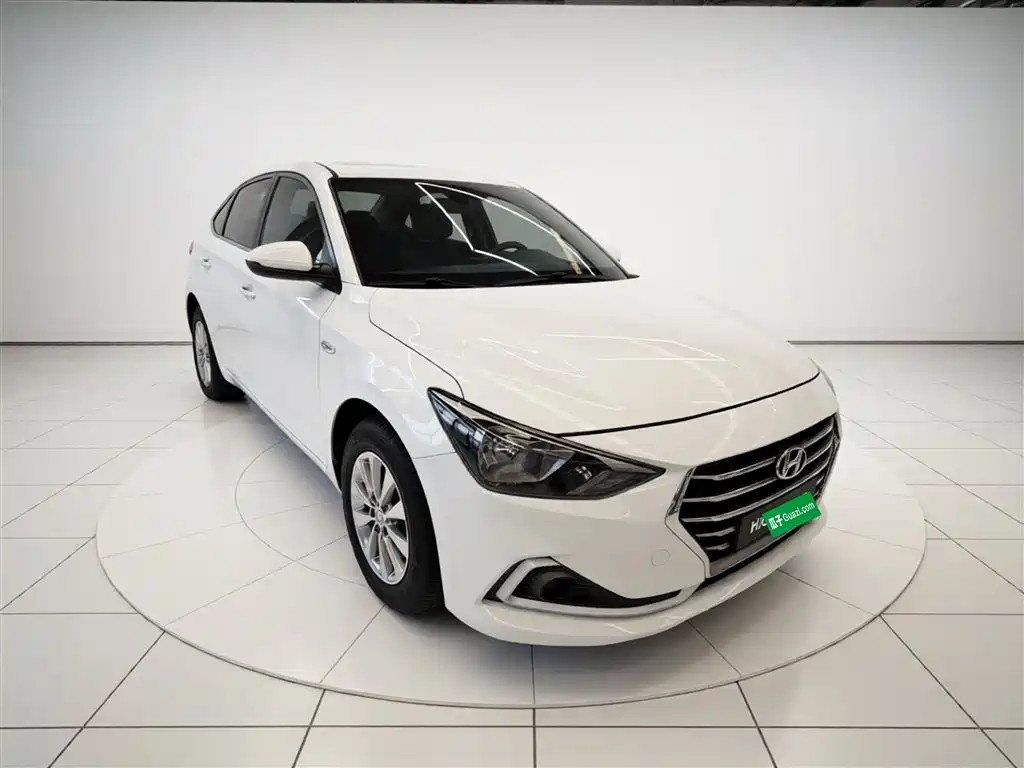 Hyundai Elantra 2020 — фото 4