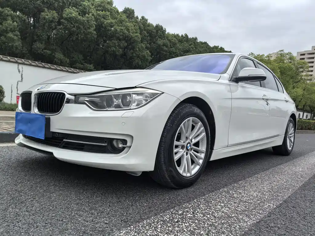 BMW 3 Series 2017 — фото 1