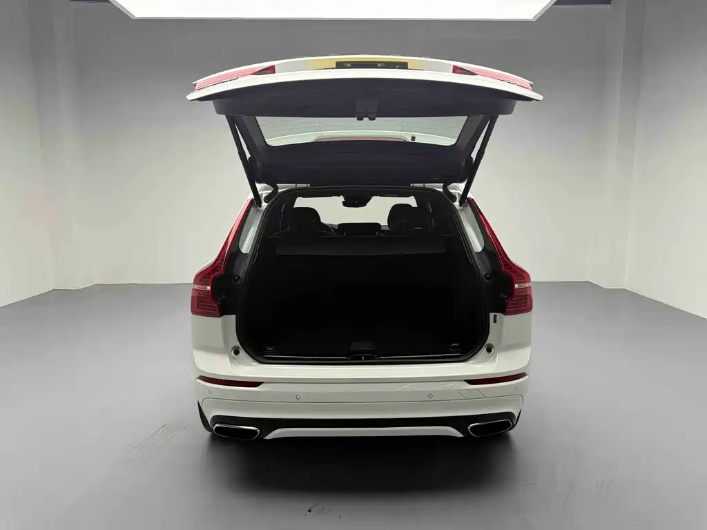 Volvo XC60 2018 — фото 21