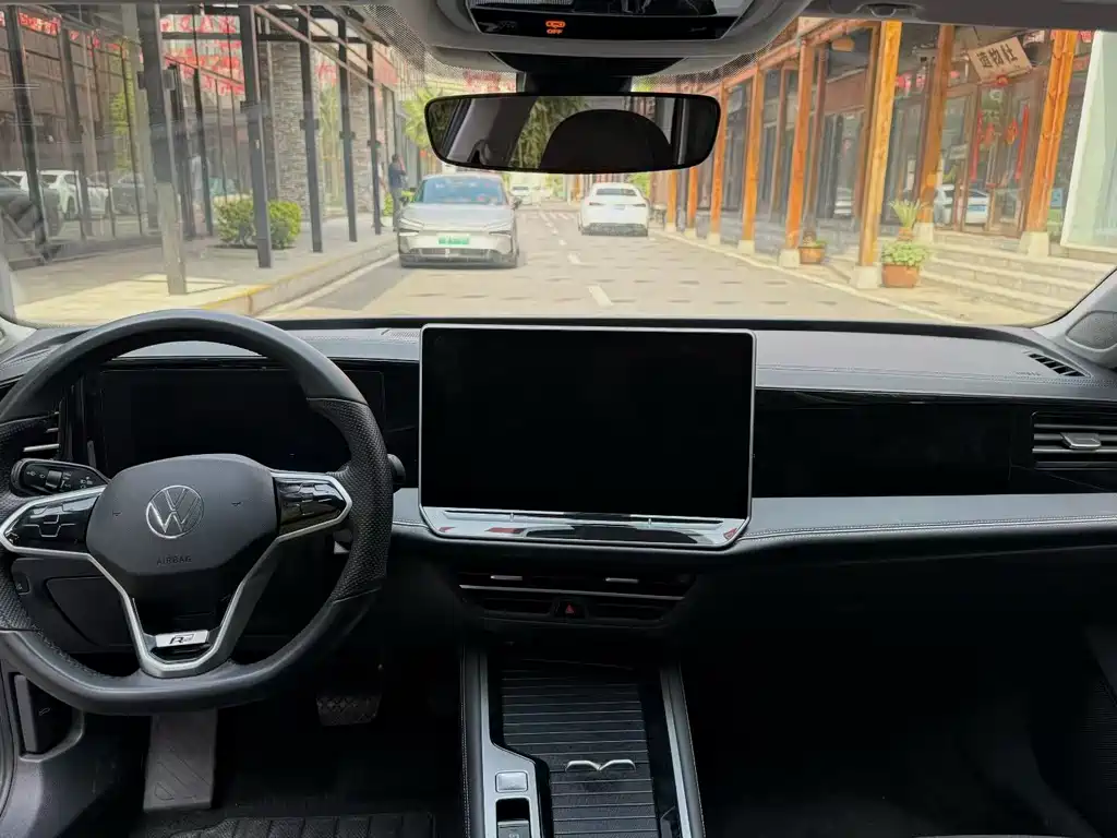 Volkswagen Magotan 2025