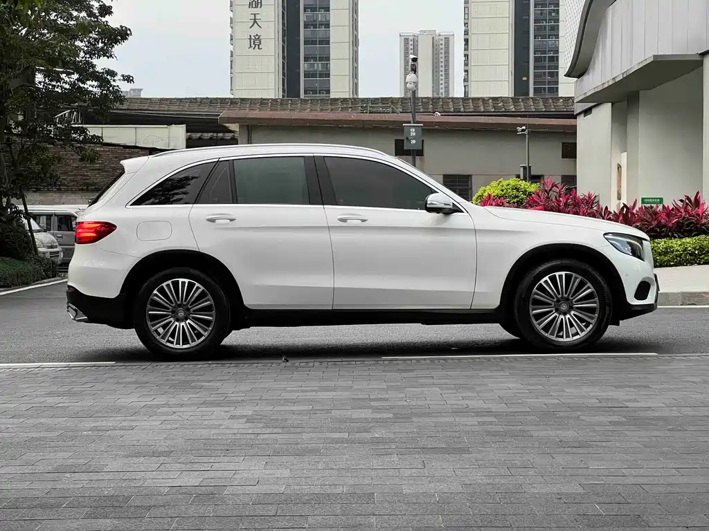 Mercedes-Benz GLC 2017 — фото 9