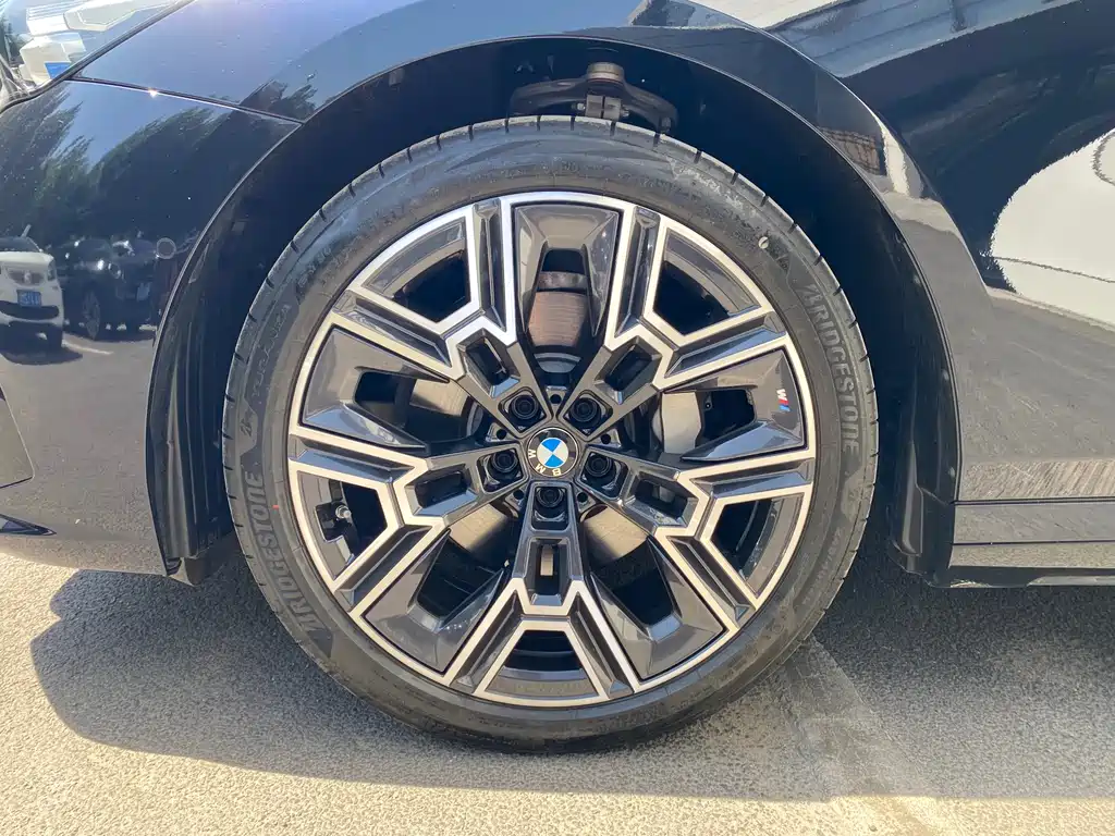BMW 5 Series 2025 — фото 15