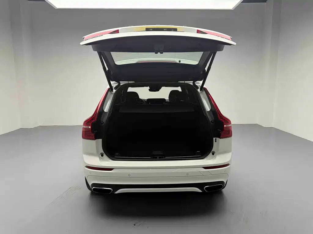 Volvo XC60 2018 — фото 20
