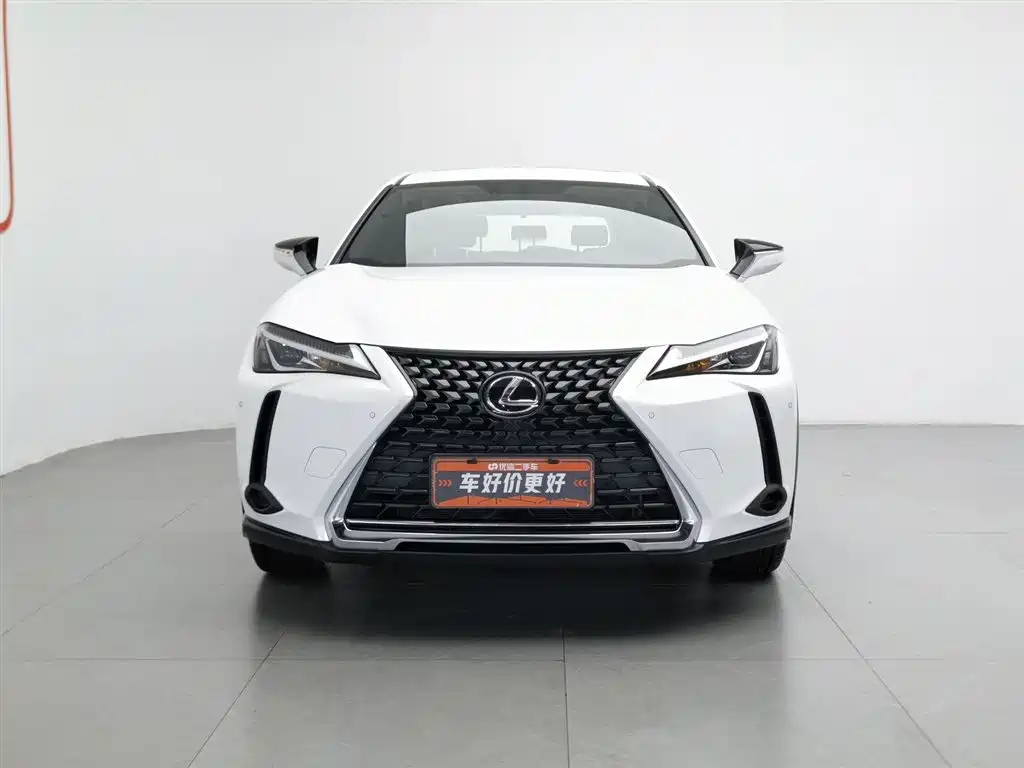 Lexus UX 2021