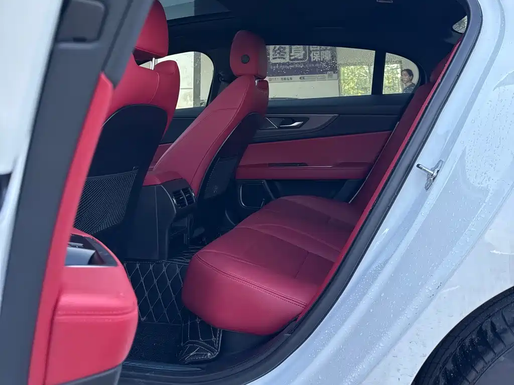 Jaguar XEL 2023 — фото 11