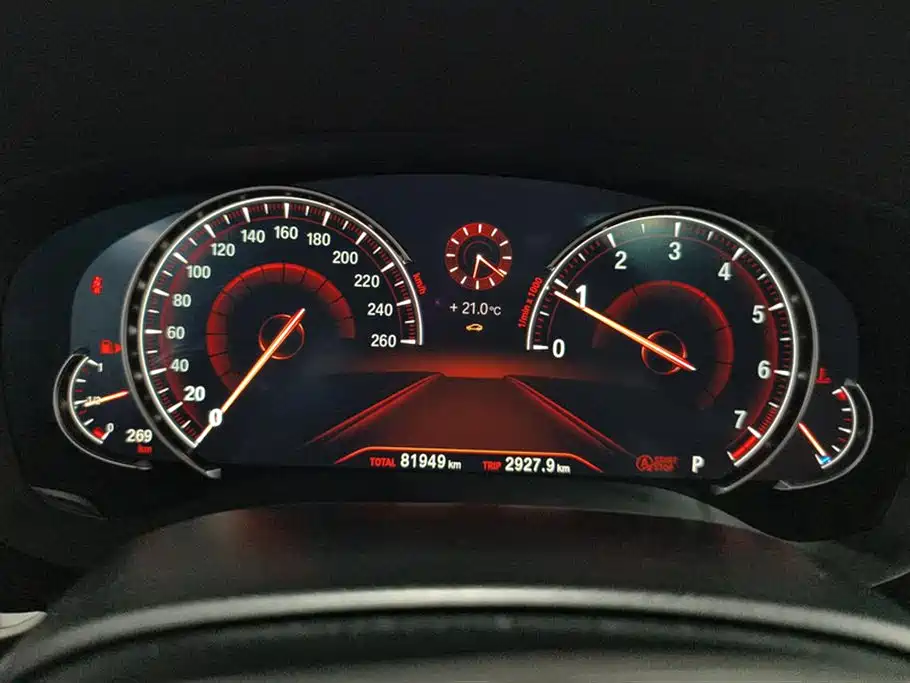 BMW 5 Series 2018 — фото 14
