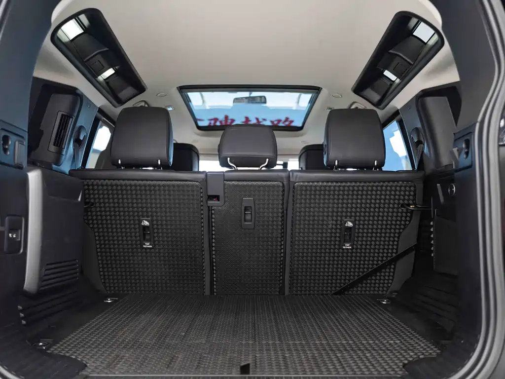 Land Rover Defender 2021 — фото 15