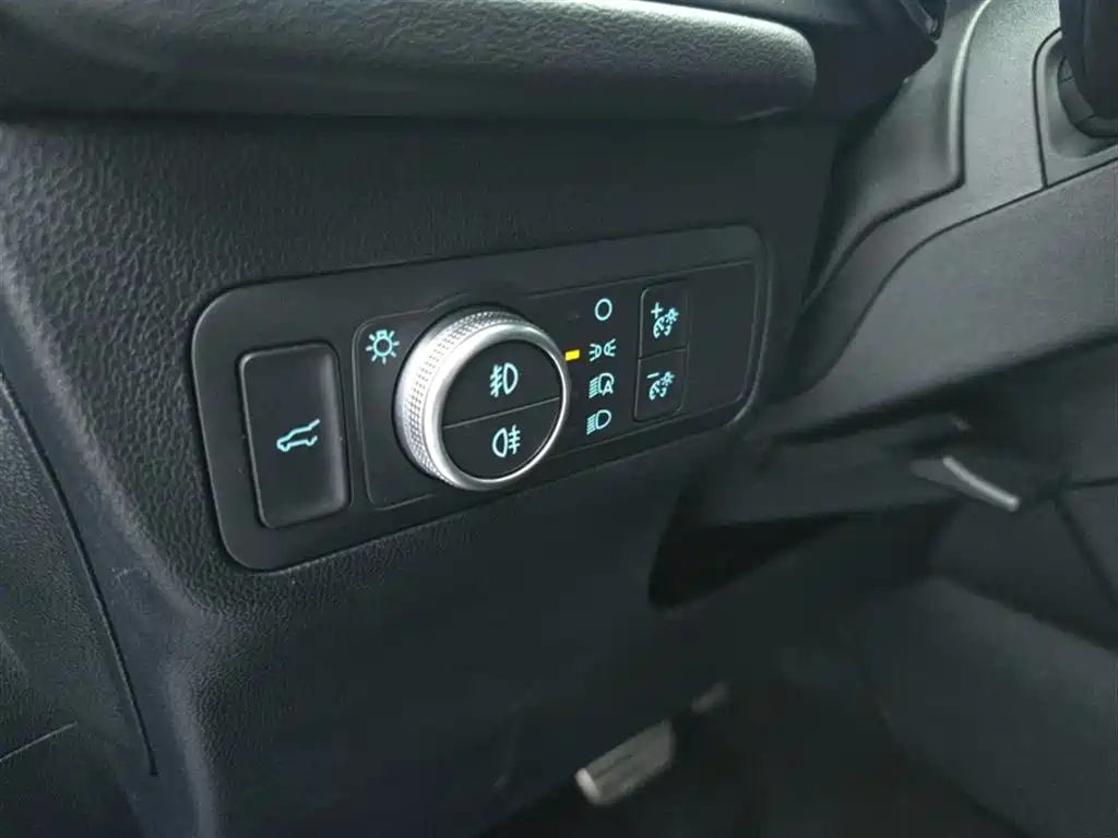 Ford Escape 2020 — фото 11
