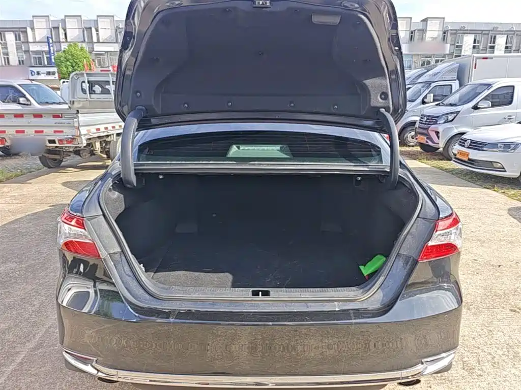 Toyota Camry 2023 — фото 18