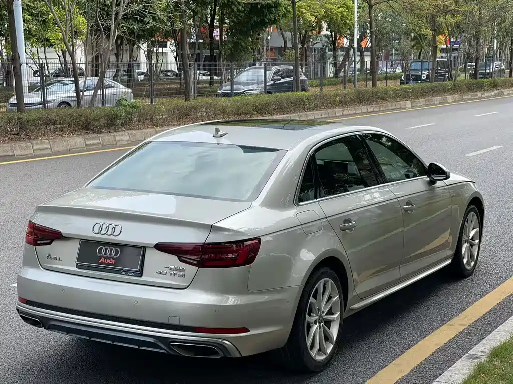 Audi A4L 2020 — фото 9