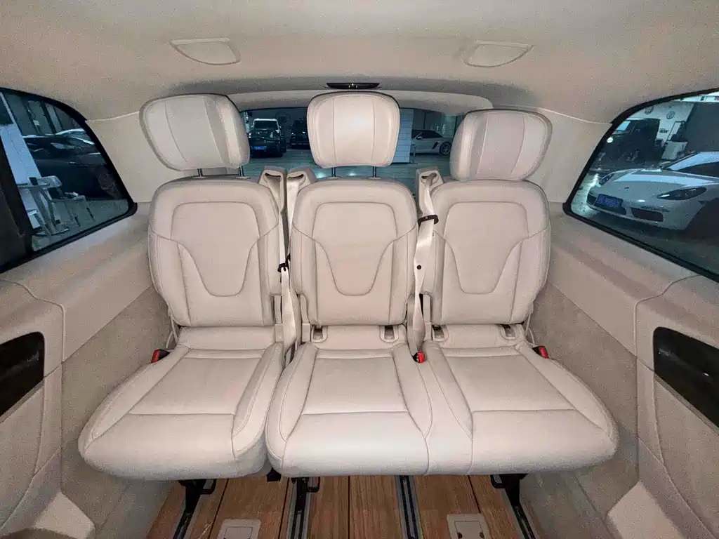 Mercedes-Benz V-Class 2018 — фото 21