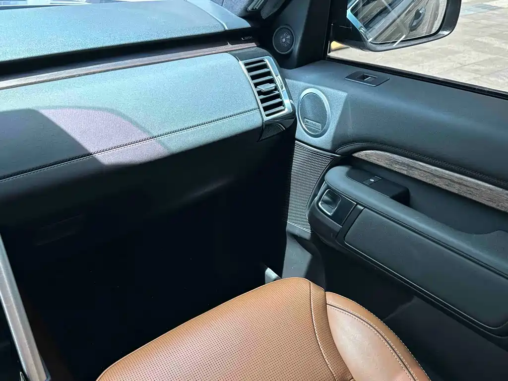 Land Rover Discovery 2018 — фото 18