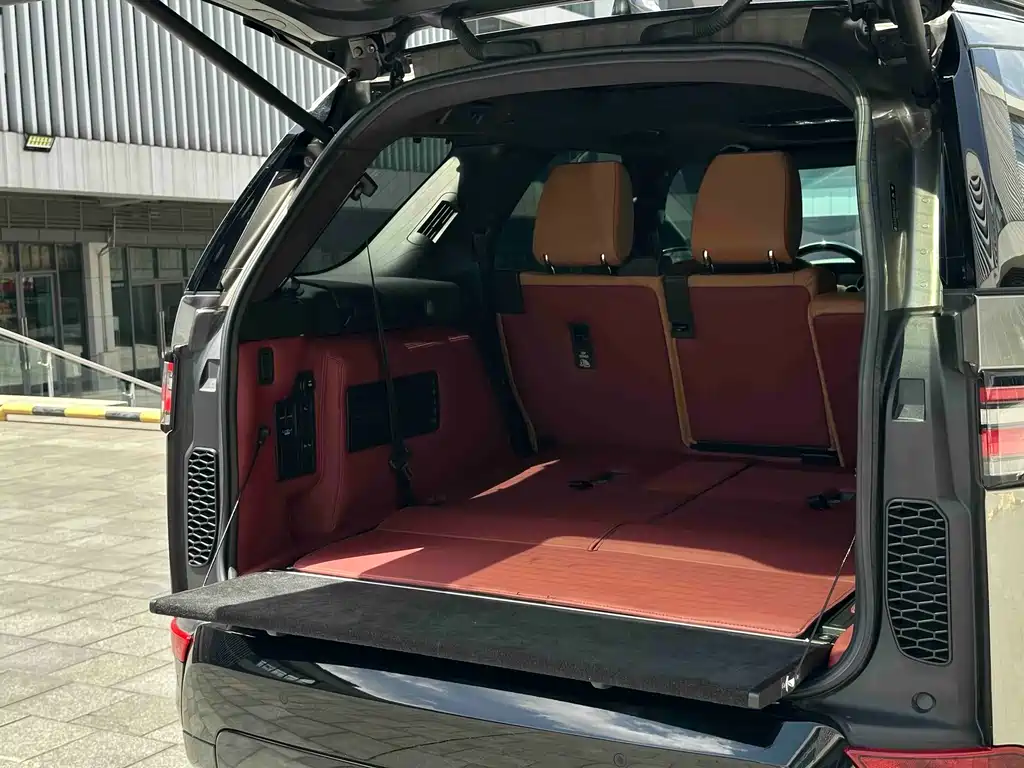 Land Rover Discovery 2018 — фото 24