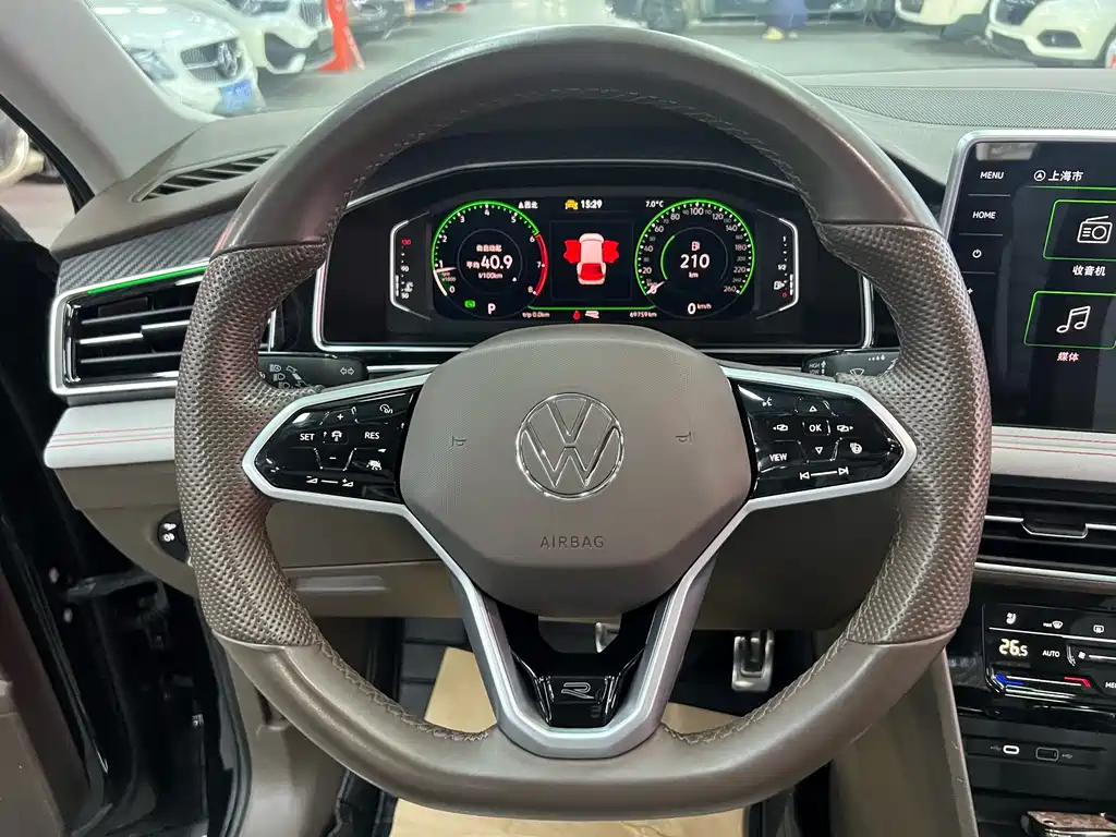 Volkswagen Tiguan L 2022 — фото 13