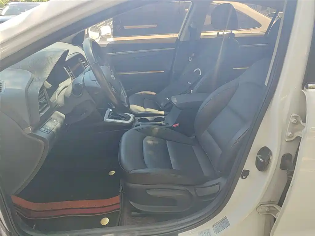 Hyundai Elantra 2020 — фото 15
