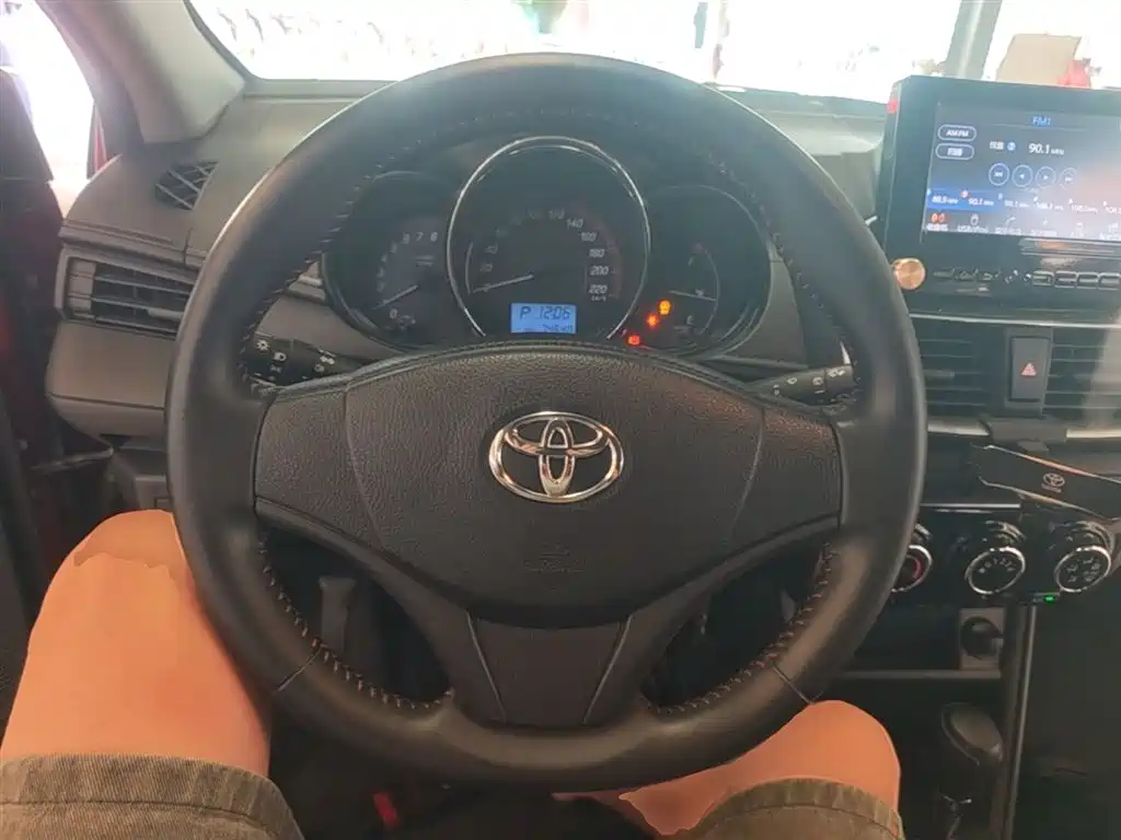 Toyota Yaris L 2021 — фото 11