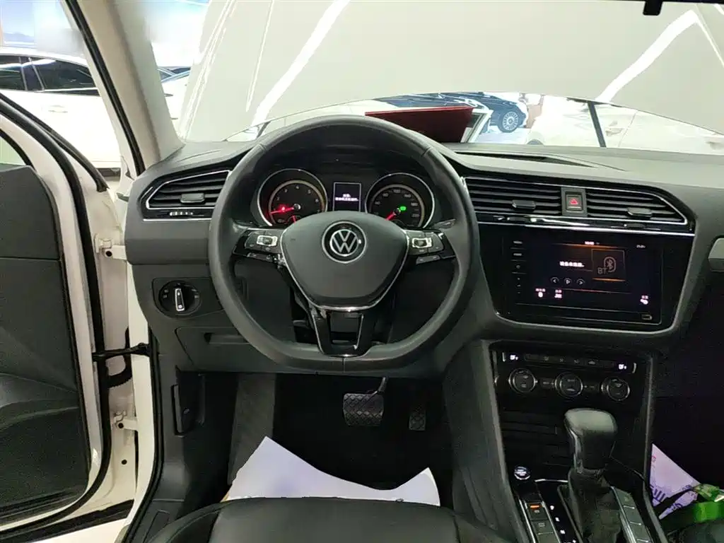 Volkswagen Tiguan L 2021 — фото 11