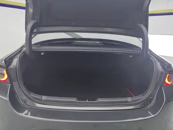 Mazda 3 Axela 2024