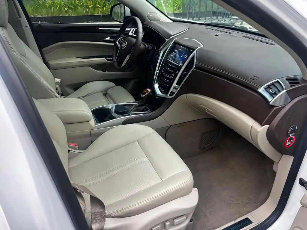 Cadillac SRX 2015 — фото 17