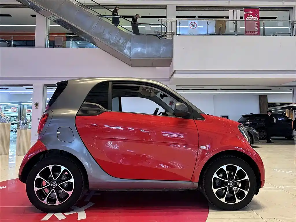 smart Fortwo 2017 — фото 16