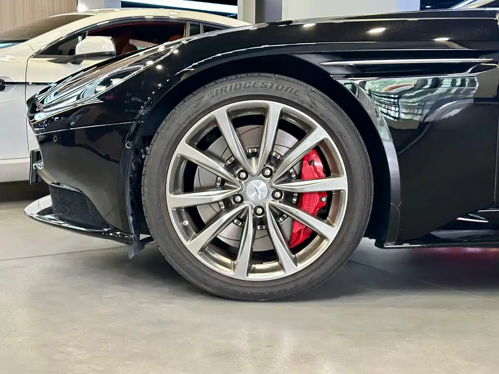 Aston Martin DB11 2019 — фото 3
