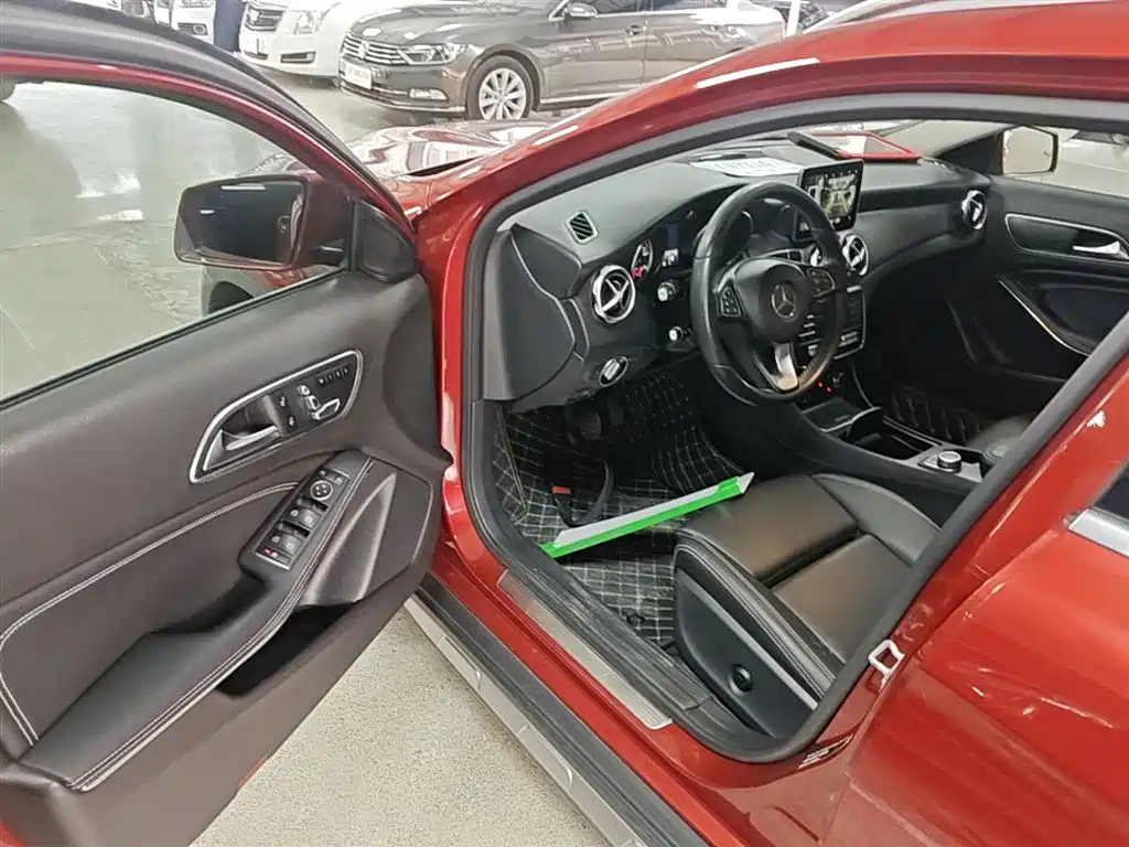 Mercedes-Benz GLA 2018 — фото 16