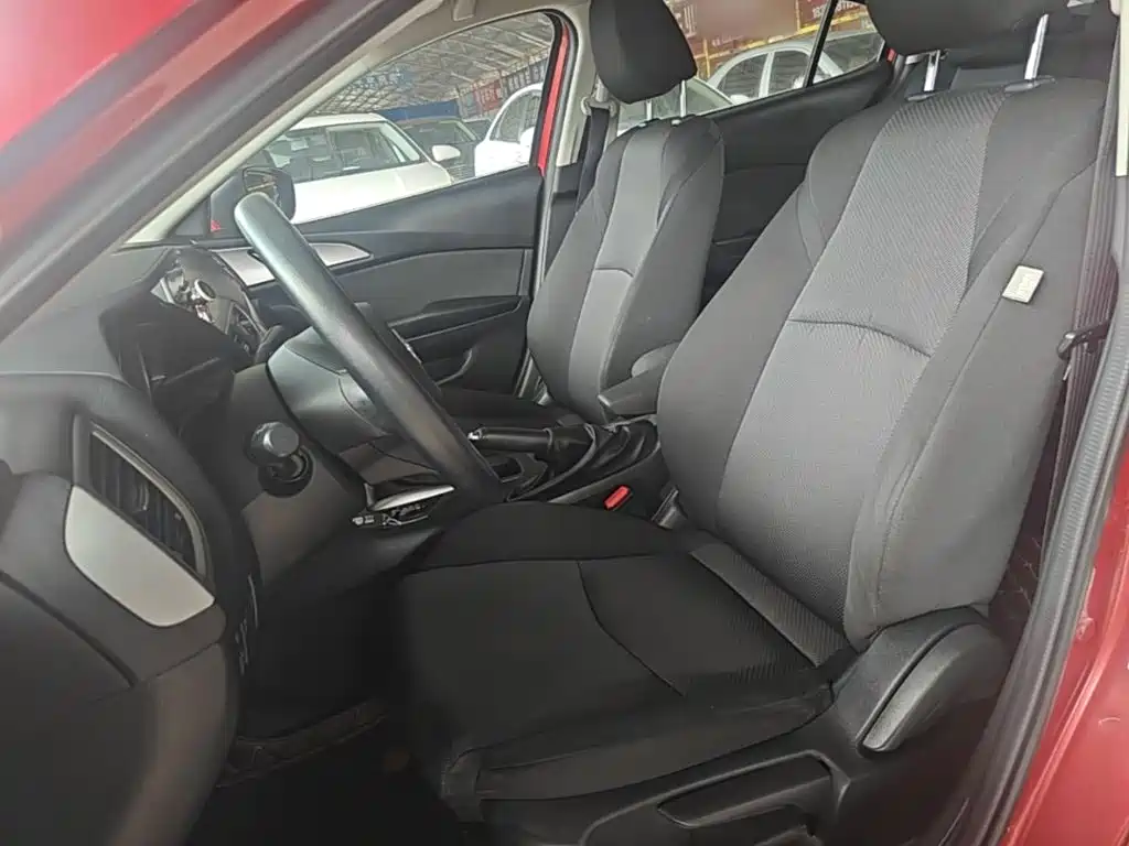 Mazda 3 Axela 2018 — фото 15