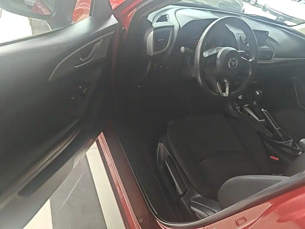 Mazda 3 Axela 2018 — фото 16