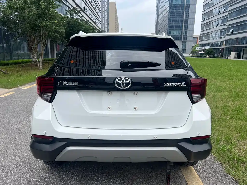 Toyota Yaris L 2022