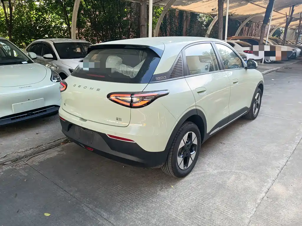 Geely Galaxy Starwish 2025 — фото 10