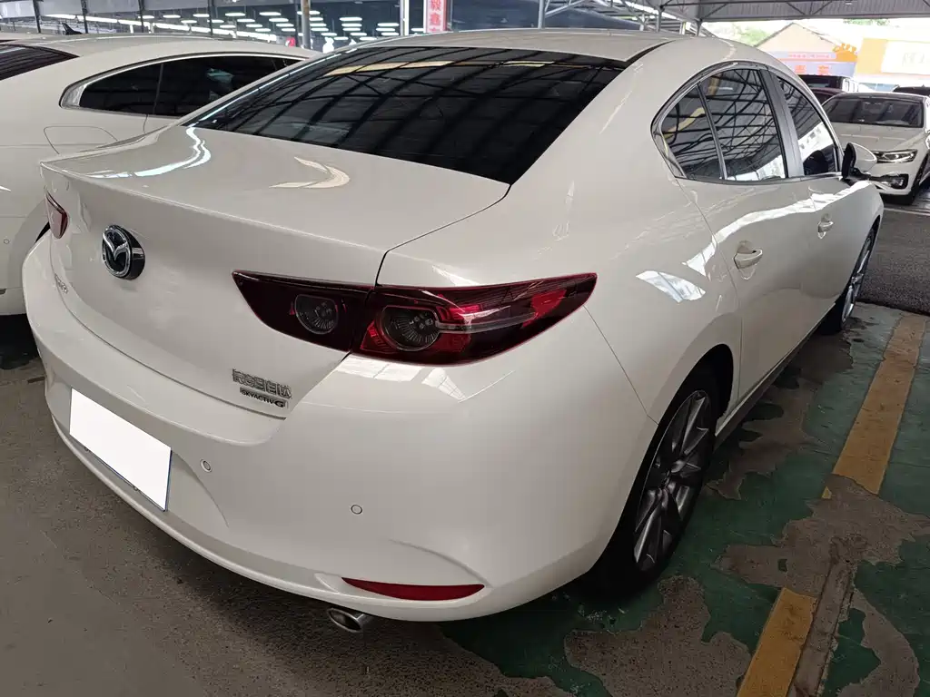 Mazda 3 Axela 2019 — фото 17