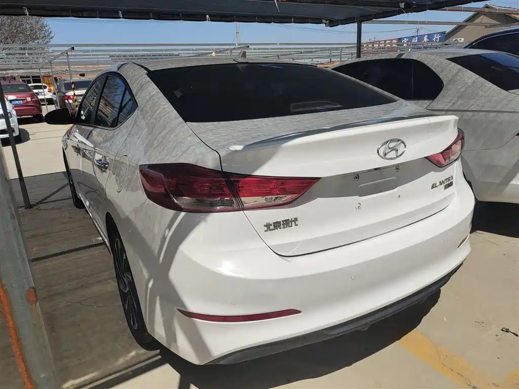 Hyundai Elantra 2020 — фото 5