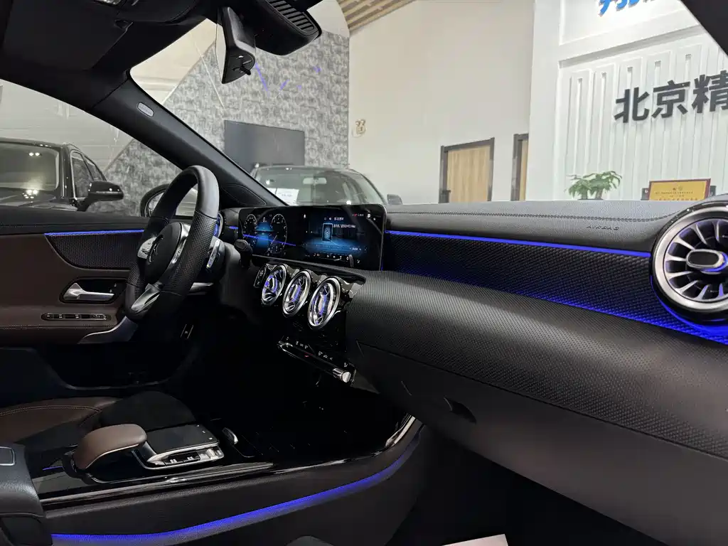 Mercedes-Benz A-Class 2020 — фото 19
