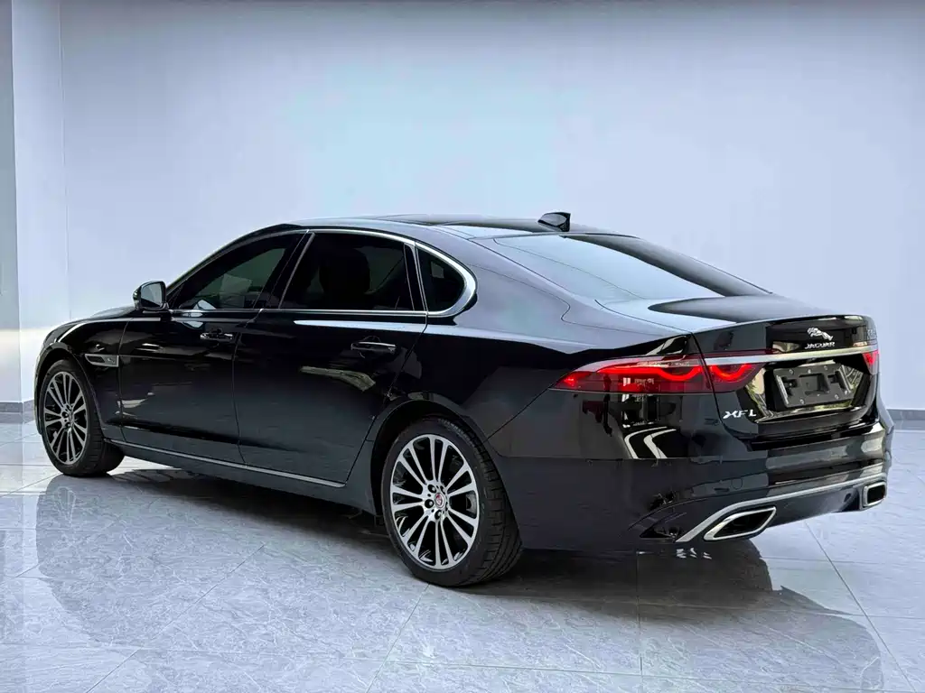 Jaguar XFL 2025 — фото 15