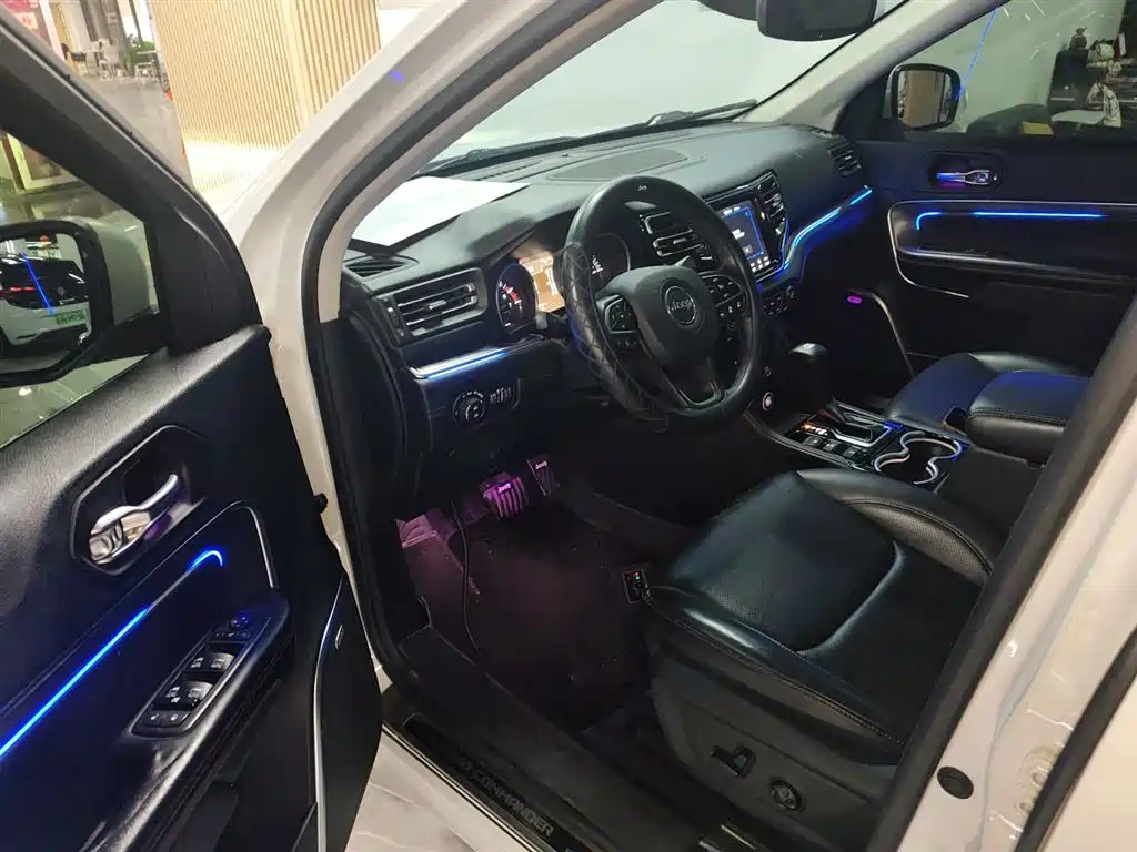 Jeep Grand Commander 2018 — фото 12