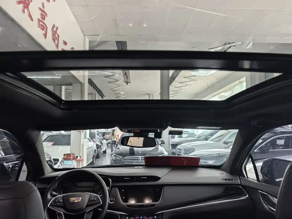 Cadillac XT5 2022 — фото 11