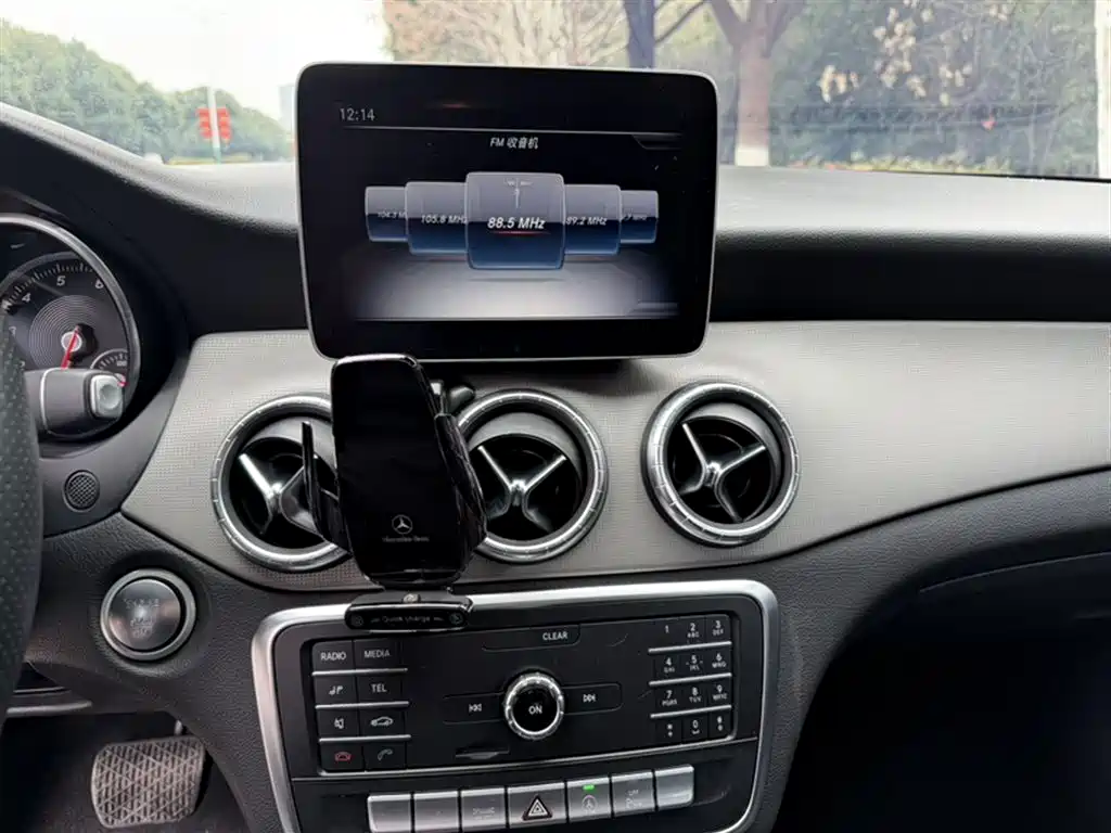 Mercedes-Benz CLA 2018 — фото 16