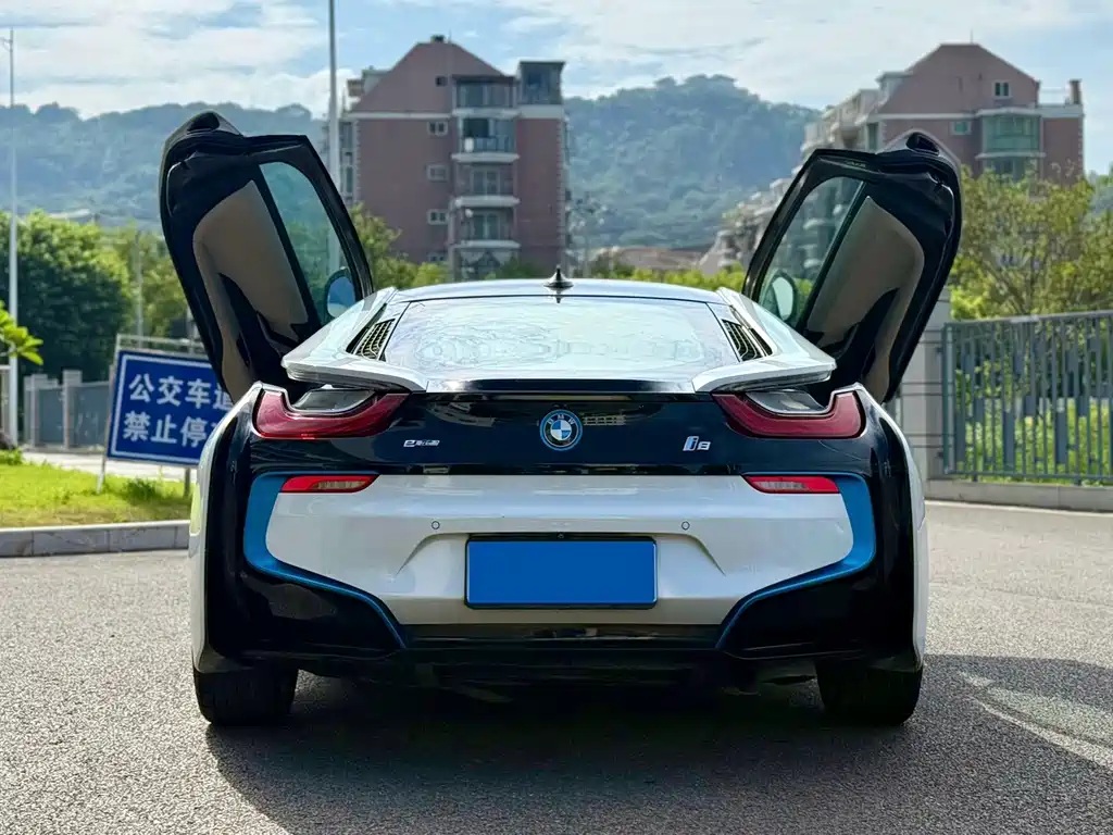 BMW i8 2015 — фото 4