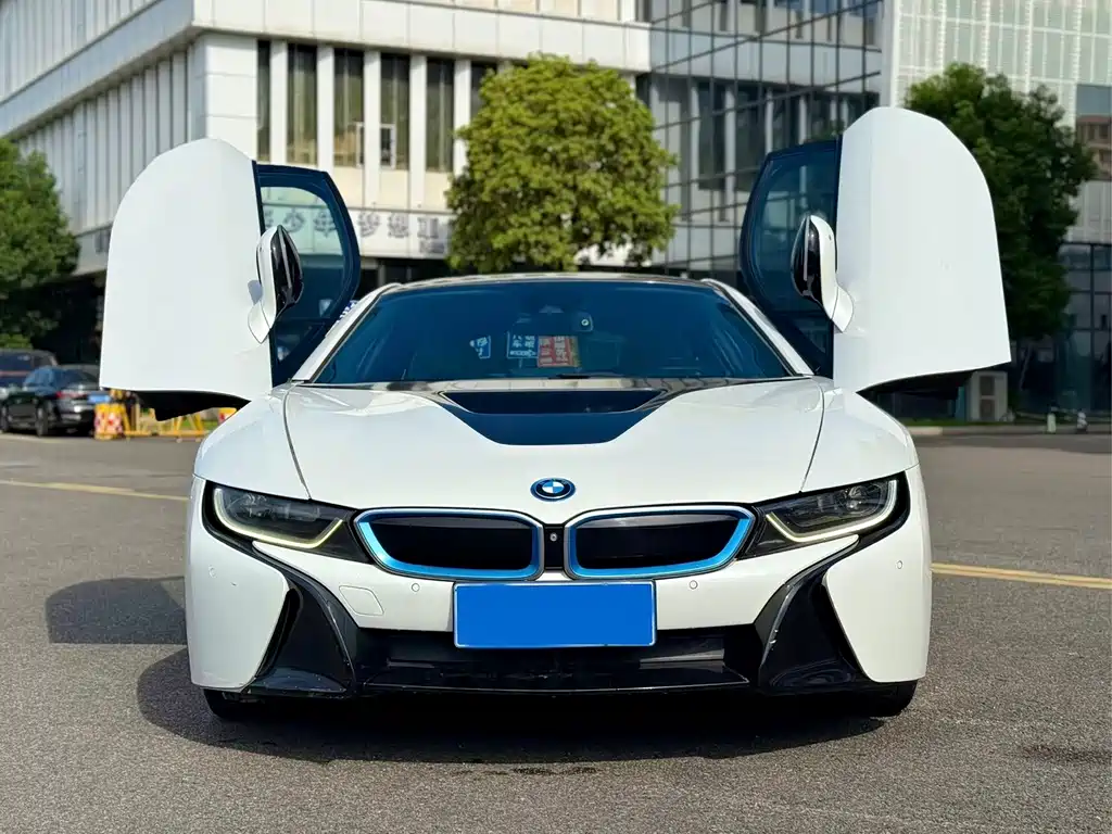 BMW i8 2015 — фото 1