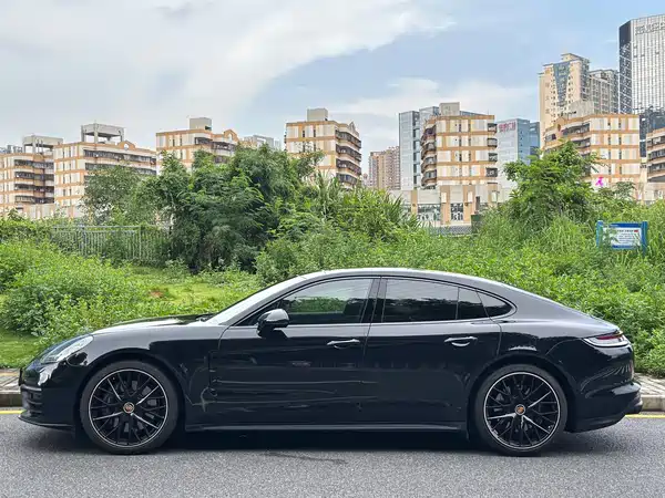 Porsche Panamera 2021