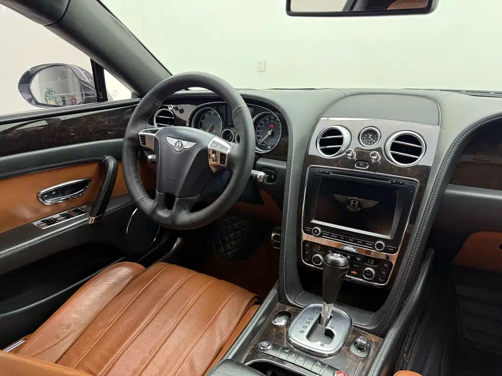 Bentley Flying Spur 2015 — фото 15