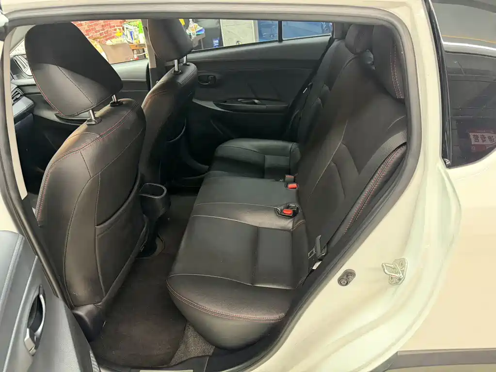 Toyota Yaris L 2022 — фото 14