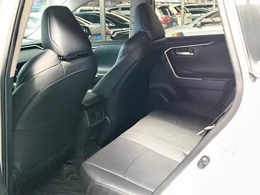 Toyota Wildlander 2023 — фото 11