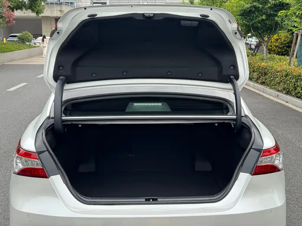 Toyota Camry 2020 — фото 21