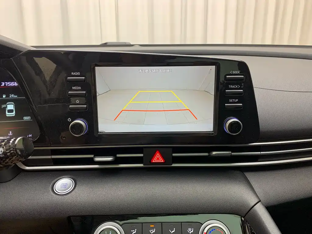 Hyundai Elantra 2023 — фото 14