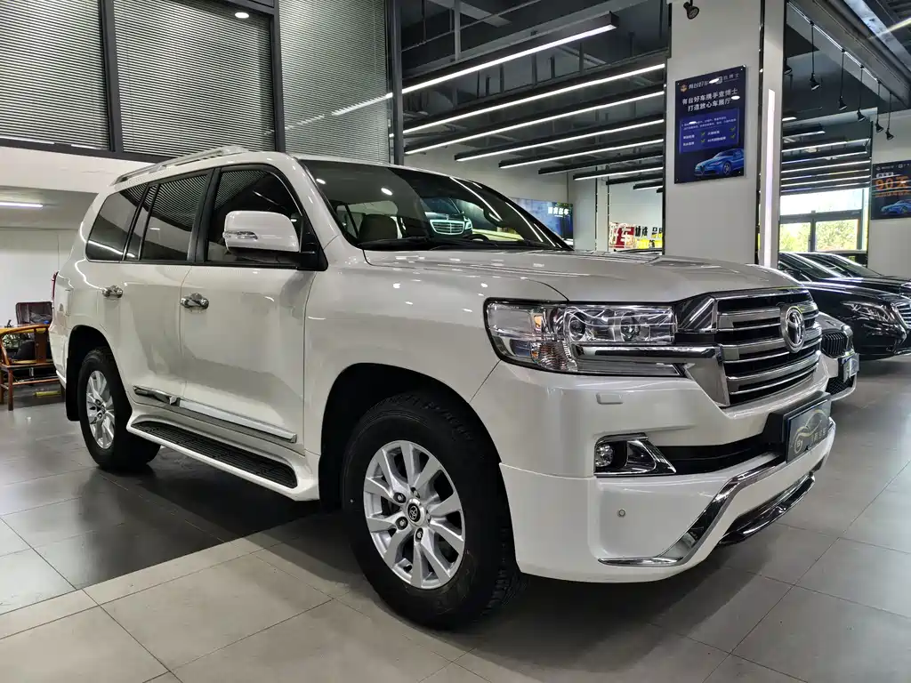 Toyota Land Cruiser 2017 — фото 2