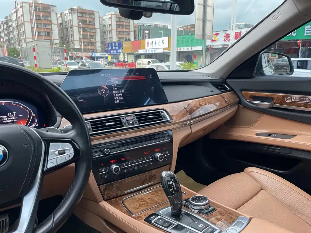 BMW 7 Series 2014 — фото 17
