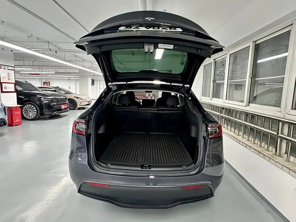 Tesla Model Y 2023 — фото 9