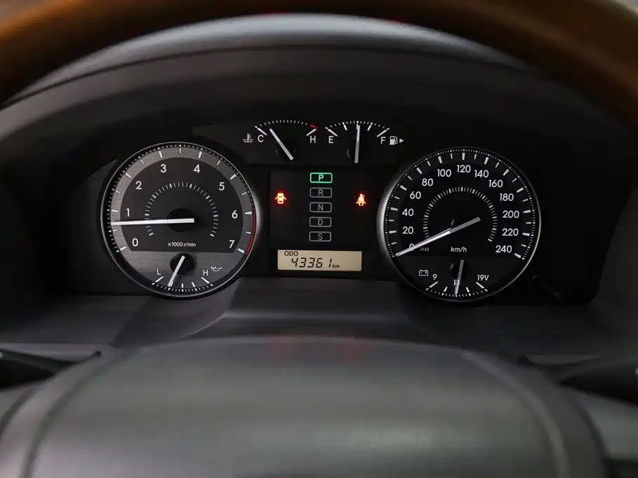 Toyota Land Cruiser 2017 — фото 14